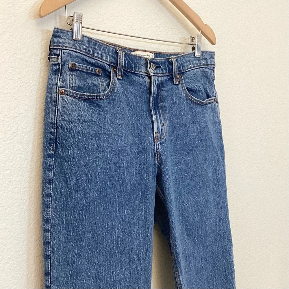 Abercrombie Fitch 10 Short (30S) ‘90s Straight Mid Rise Women’s Jeans Med Wash
